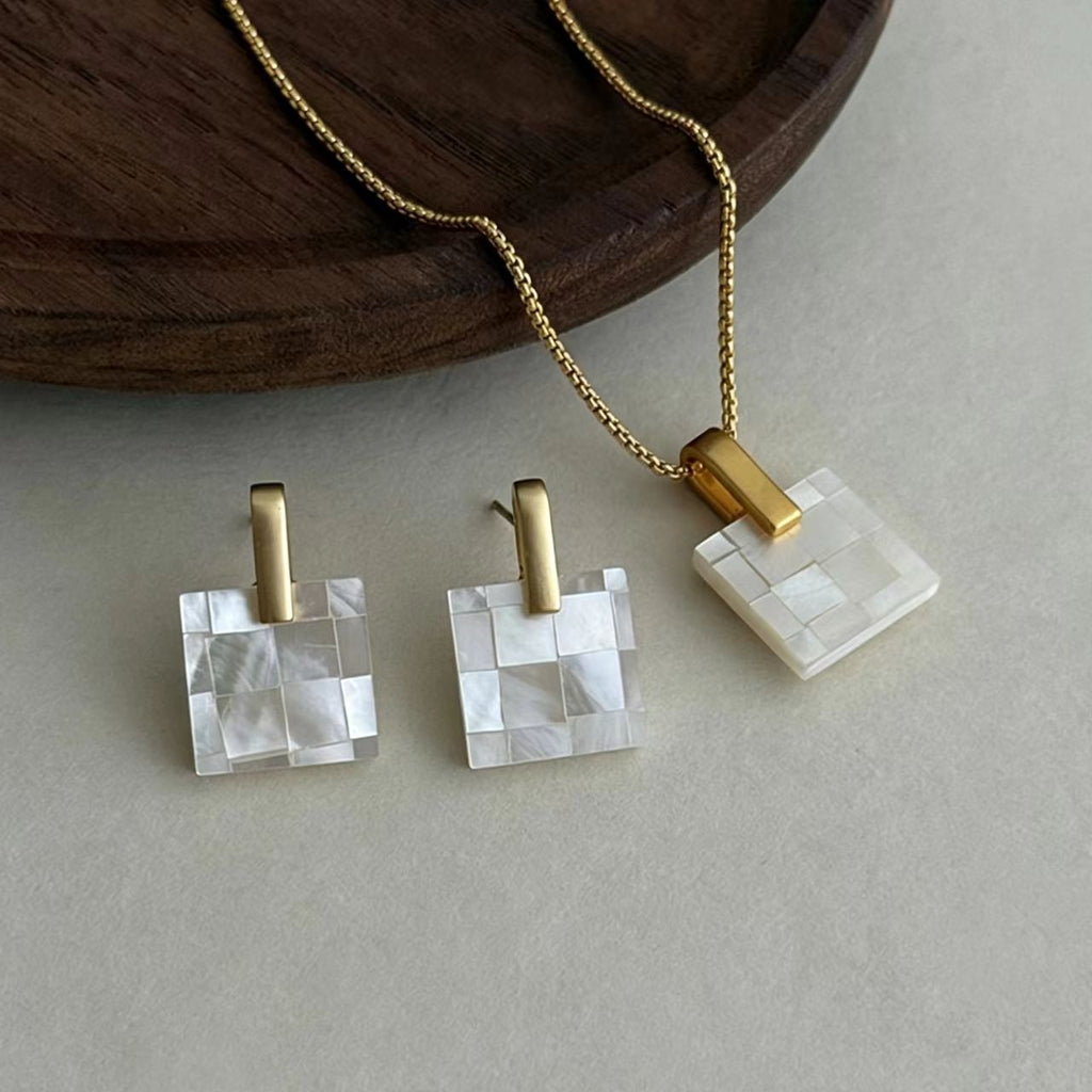 White Mother-of-Pearl Necklace
