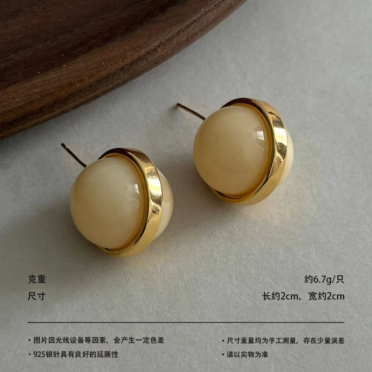 White Resin Gold-Plated Earrings