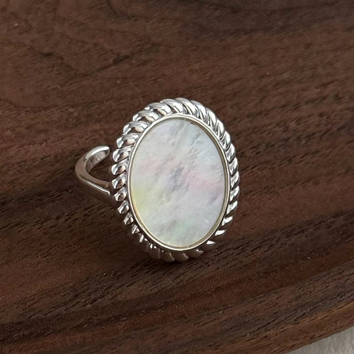 White Gold Mother-of-Pearl Ring
