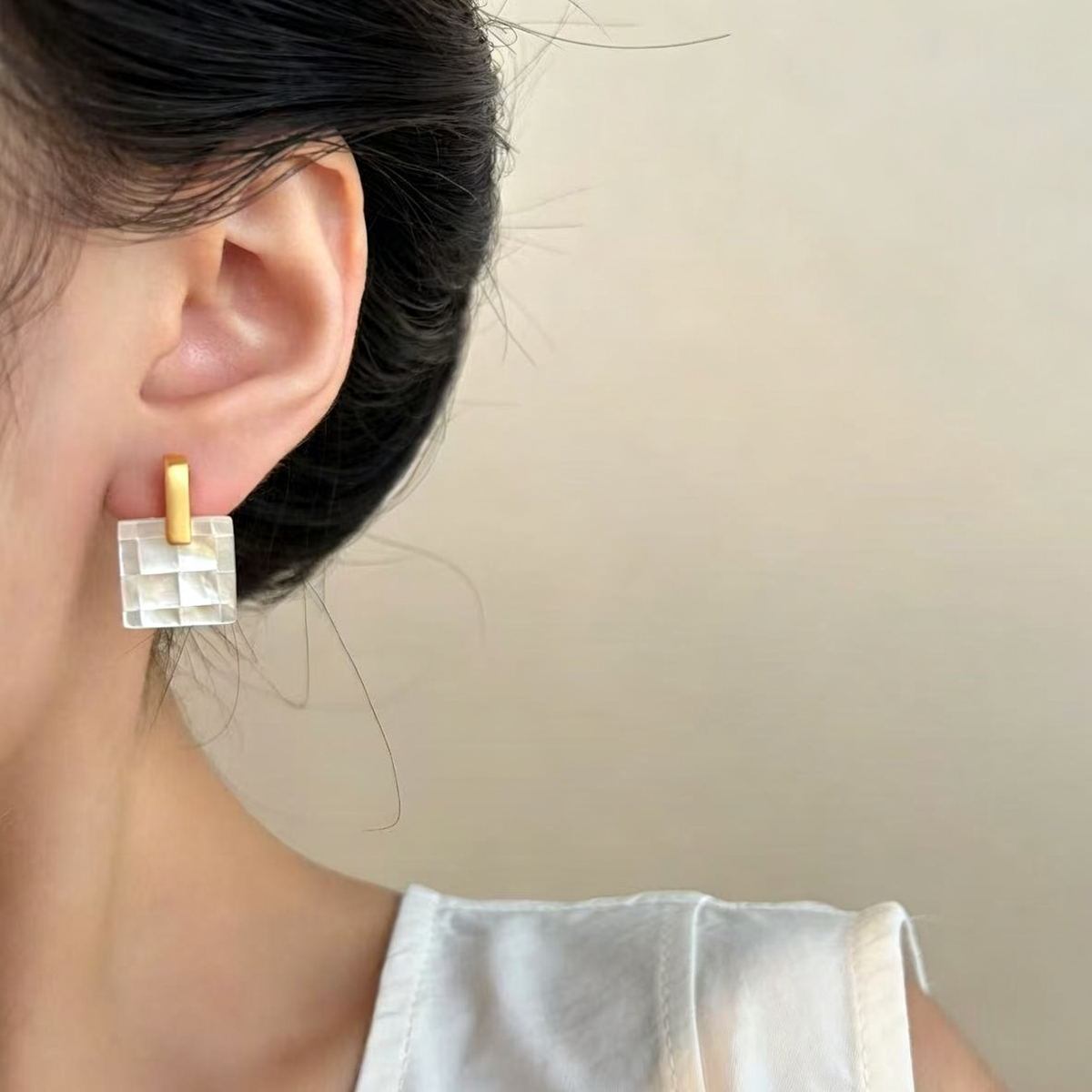 White Mother-of-Pearl Gold-Plated Earrings